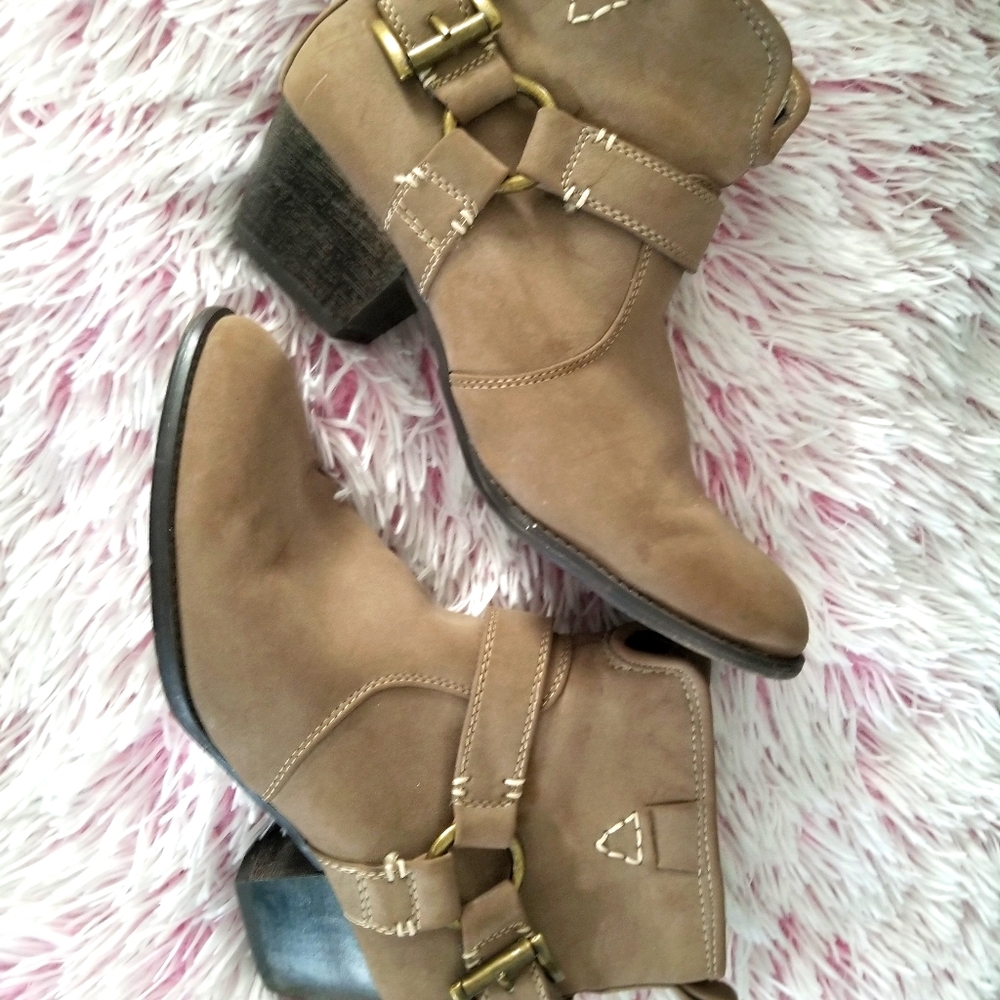 Women's zip up ankle boots